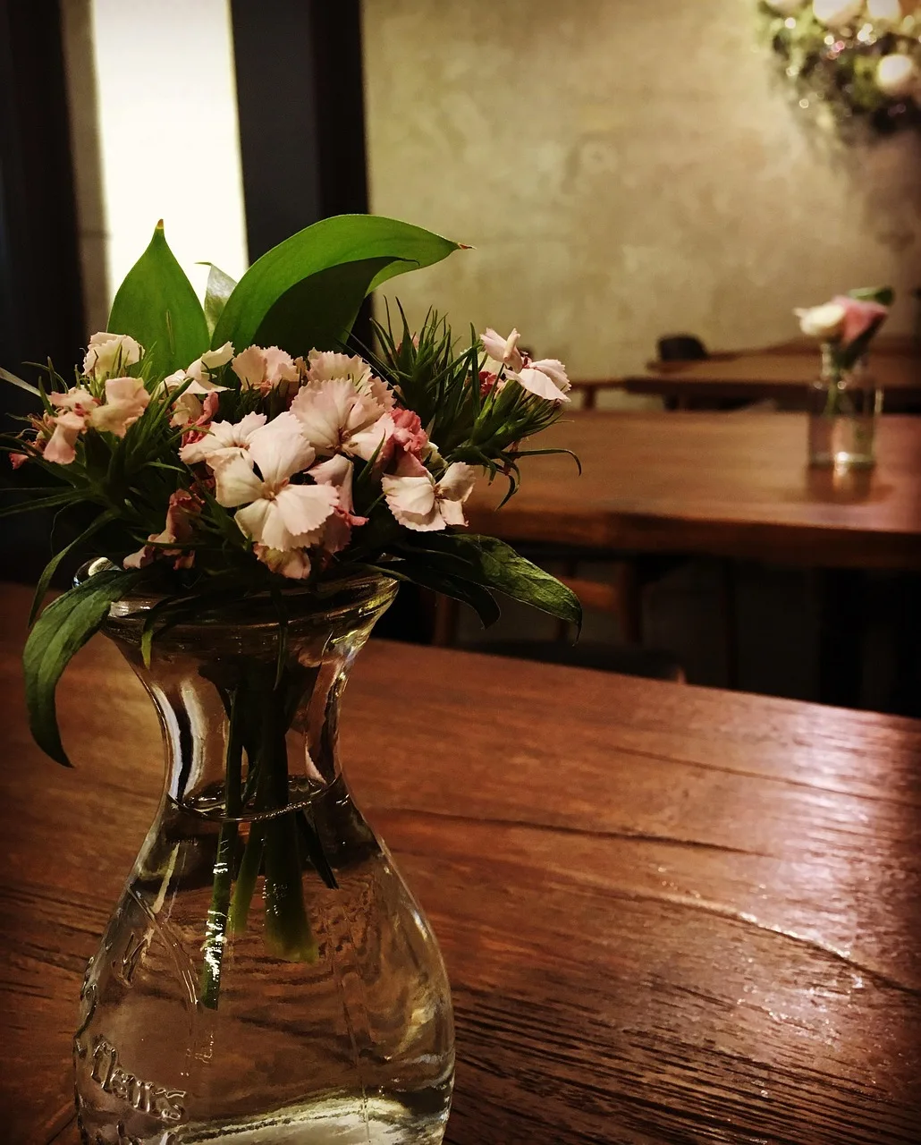 cafe, eine kleine flasche, blume-design-tisch